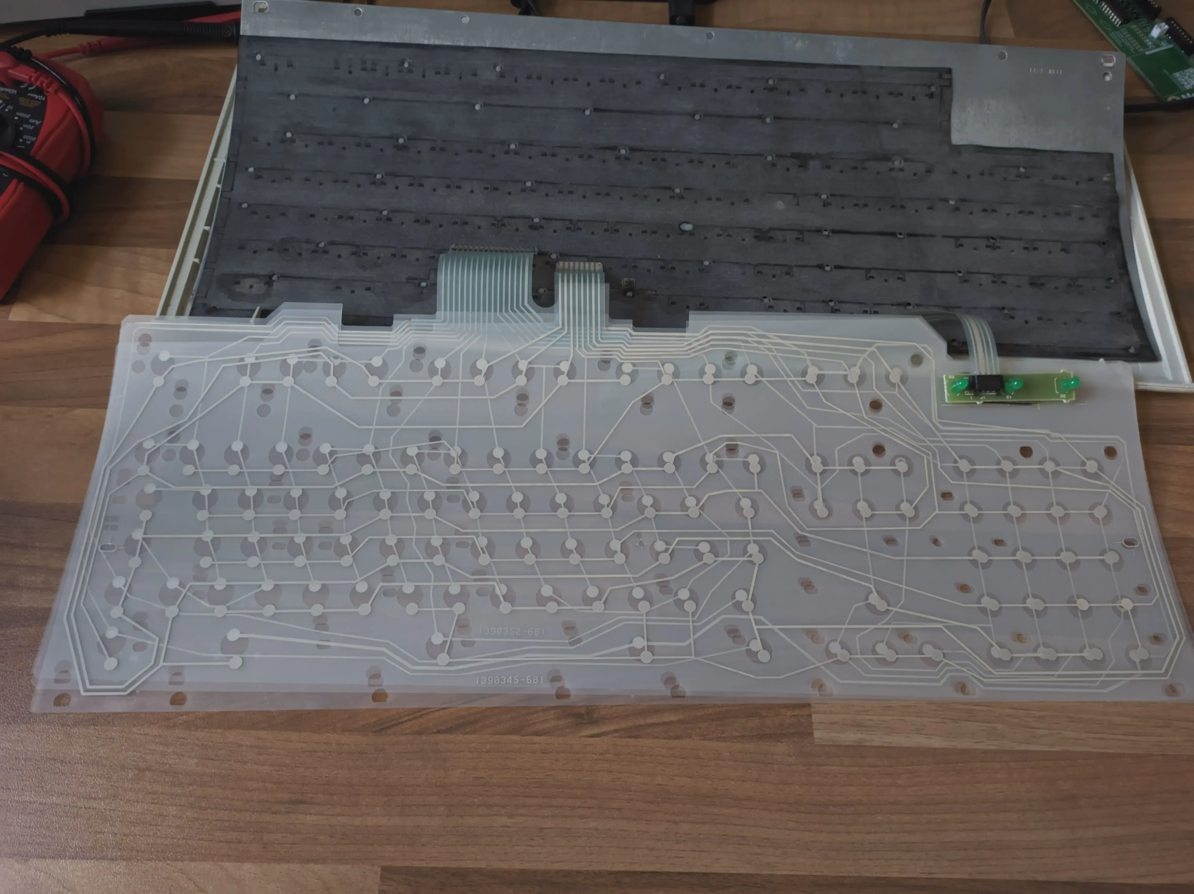 Baseplate removed, and matrix separated from the backplate. Here I was checking to see if the matrix didn't have any cut connections. The connectors did have their fair share of corrosion though.